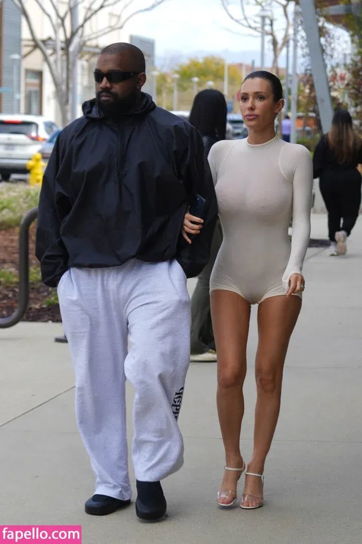 Bianca Censori Onlyfans Photo Gallery 