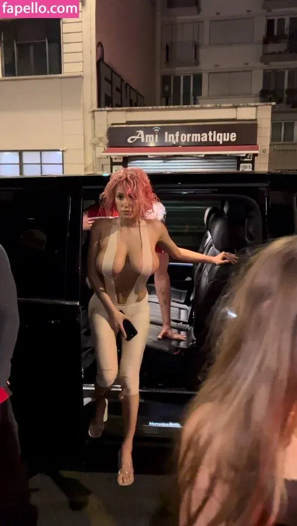 Bianca Censori Onlyfans Photo Gallery 