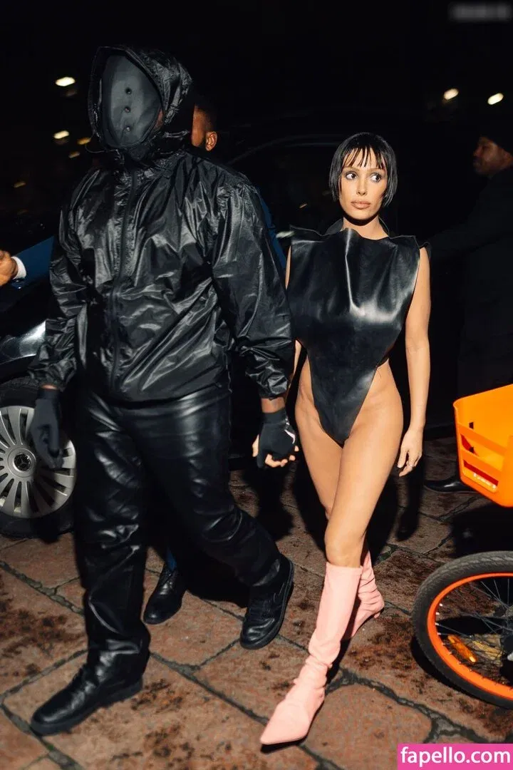 Bianca Censori Onlyfans Photo Gallery 