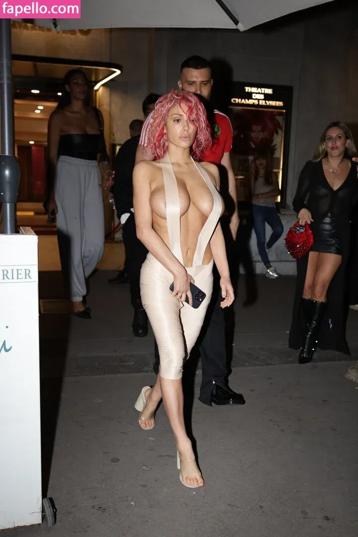 Bianca Censori Onlyfans Photo Gallery 