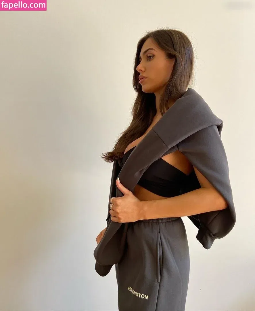 Bianca Censori Onlyfans Photo Gallery 