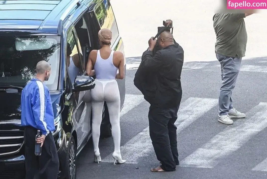 Bianca Censori Onlyfans Photo Gallery 