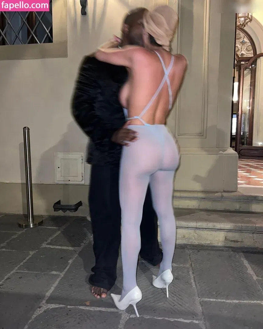 Bianca Censori Onlyfans Photo Gallery 