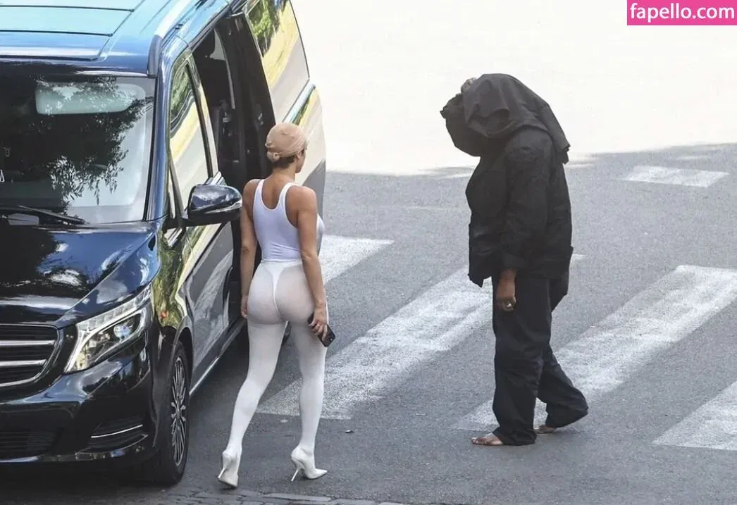 Bianca Censori Onlyfans Photo Gallery 