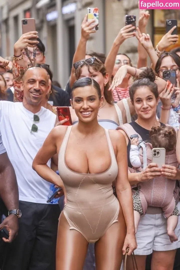 Bianca Censori Onlyfans Photo Gallery 