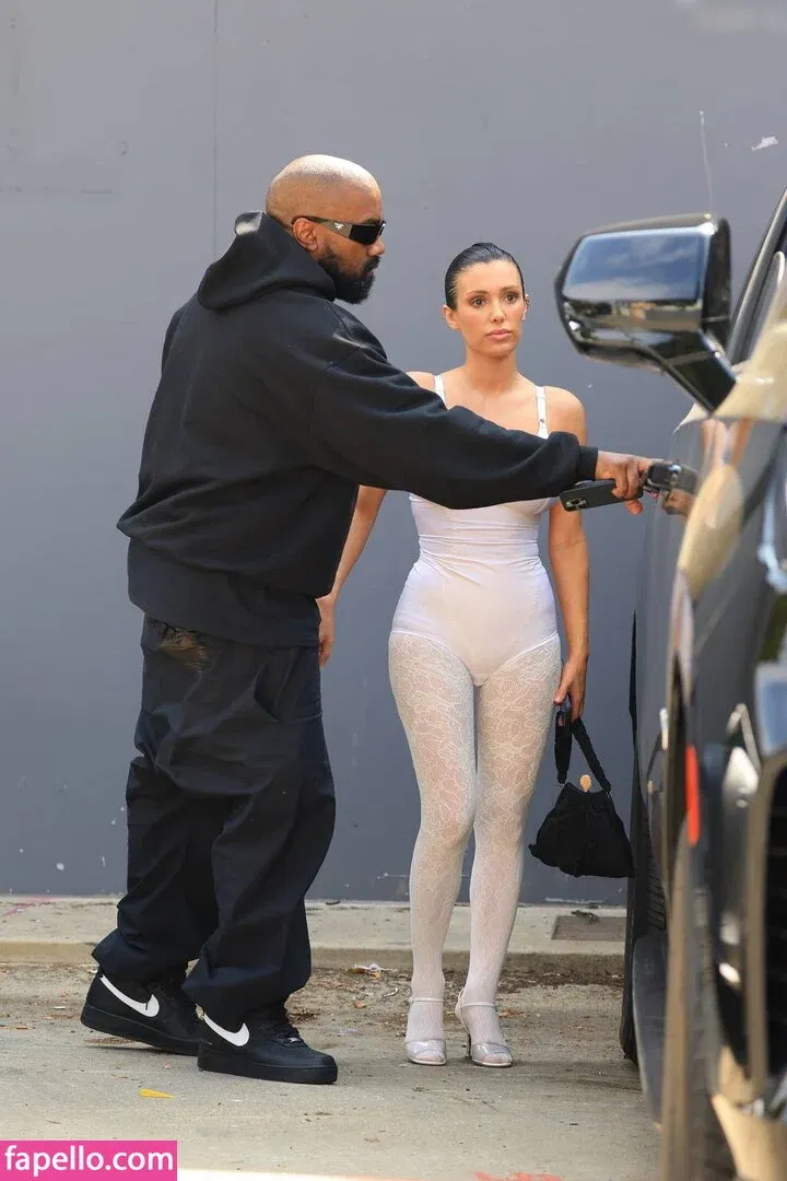 Bianca Censori Onlyfans Photo Gallery 