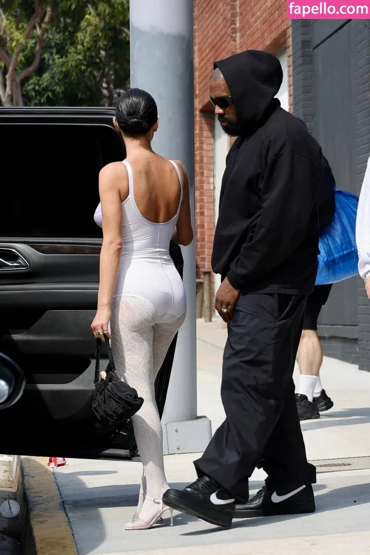 Bianca Censori Onlyfans Photo Gallery 