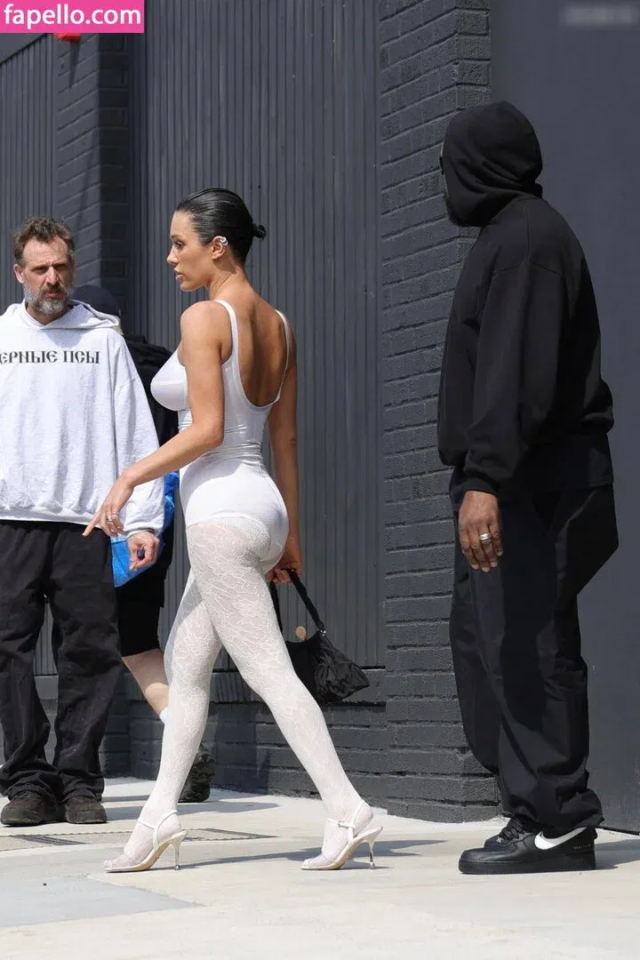 Bianca Censori Onlyfans Photo Gallery 