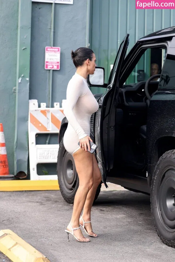 Bianca Censori Onlyfans Photo Gallery 