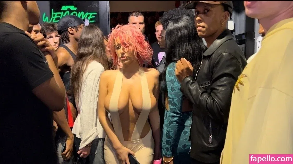 Bianca Censori Onlyfans Photo Gallery 