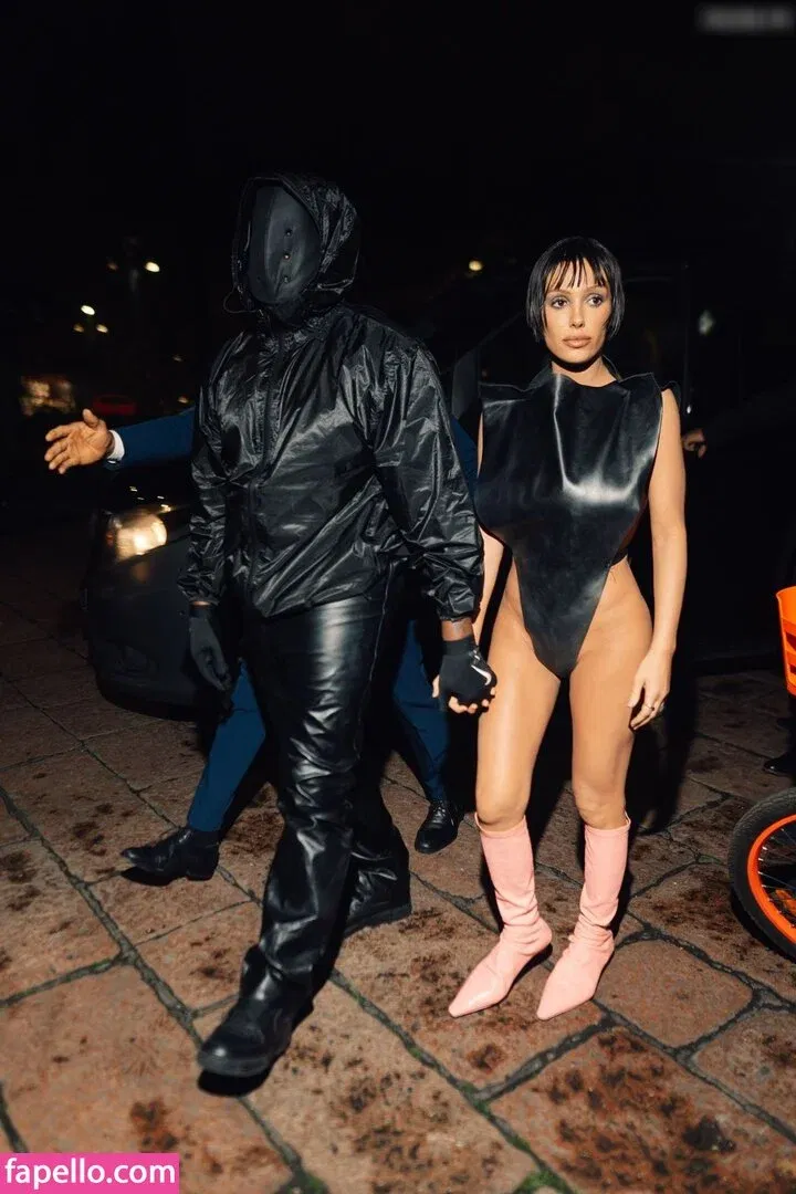 Bianca Censori Onlyfans Photo Gallery 