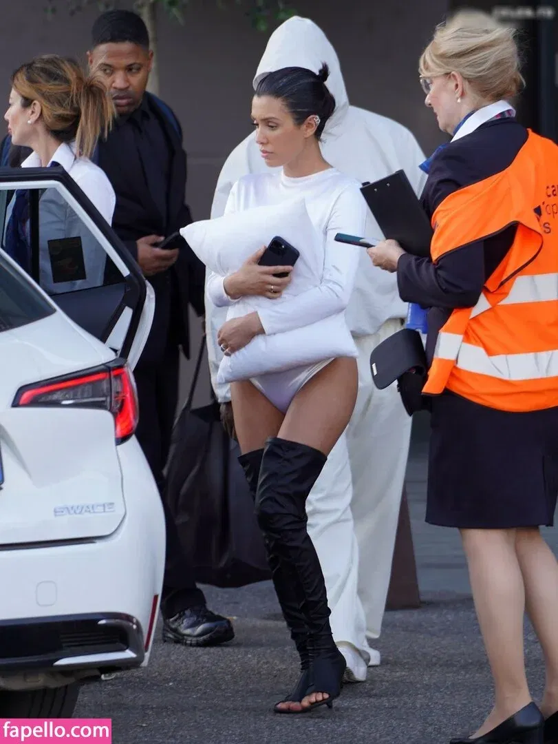 Bianca Censori Onlyfans Photo Gallery 