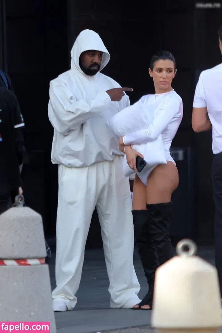 Bianca Censori Onlyfans Photo Gallery 