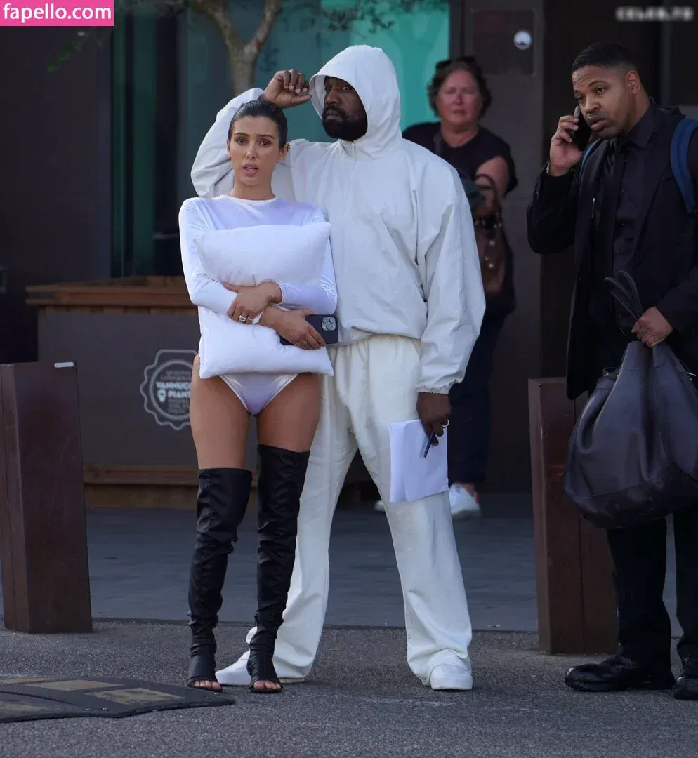 Bianca Censori Onlyfans Photo Gallery 