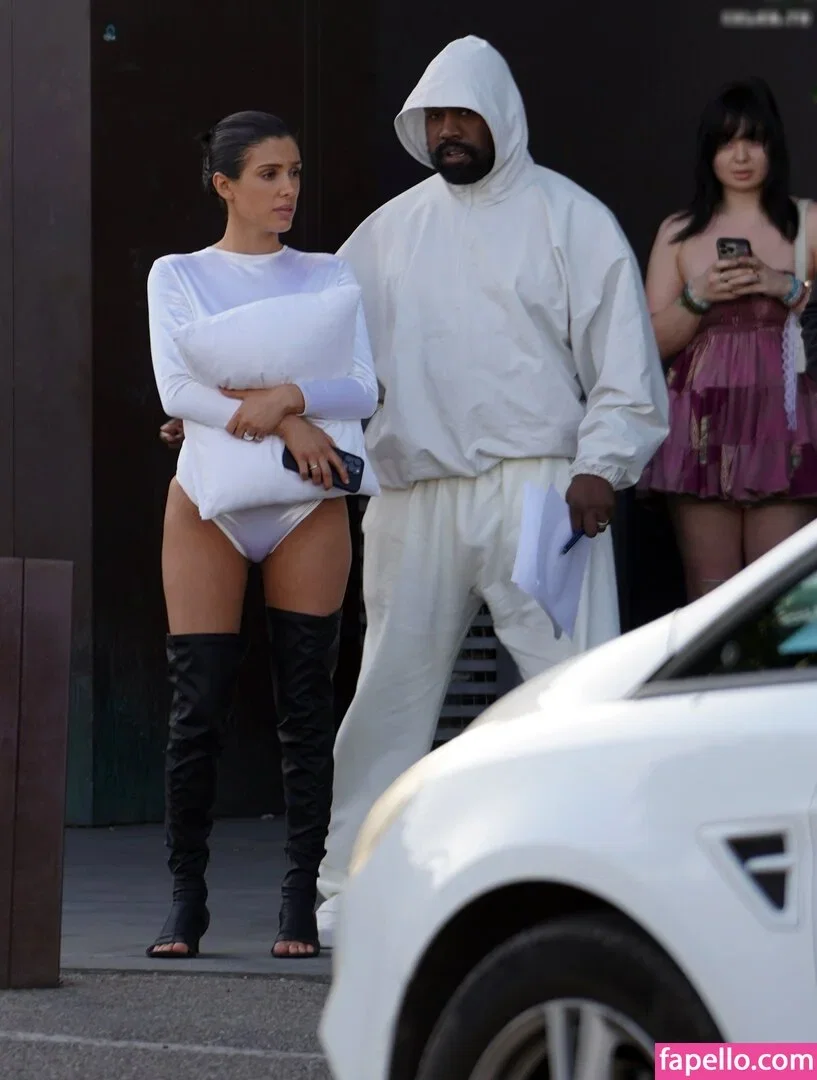 Bianca Censori Onlyfans Photo Gallery 