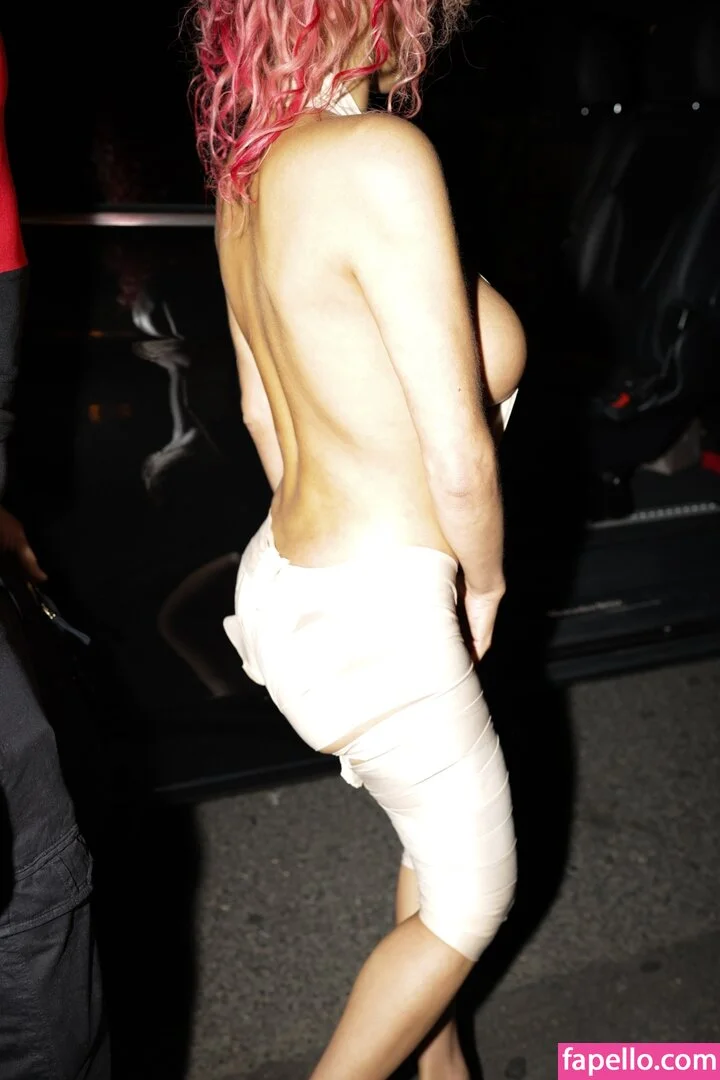 Bianca Censori Onlyfans Photo Gallery 