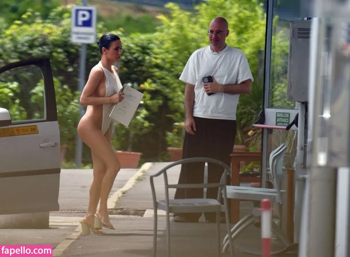 Bianca Censori Onlyfans Photo Gallery 