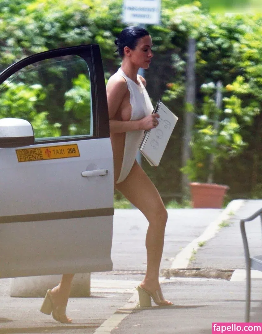 Bianca Censori Onlyfans Photo Gallery 