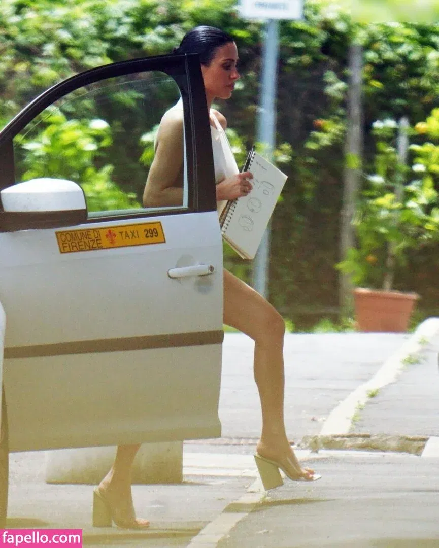 Bianca Censori Onlyfans Photo Gallery 