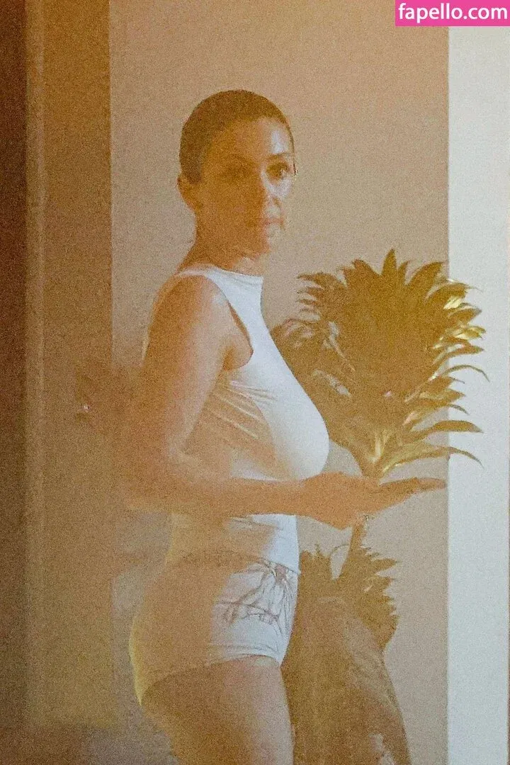 Bianca Censori Onlyfans Photo Gallery 