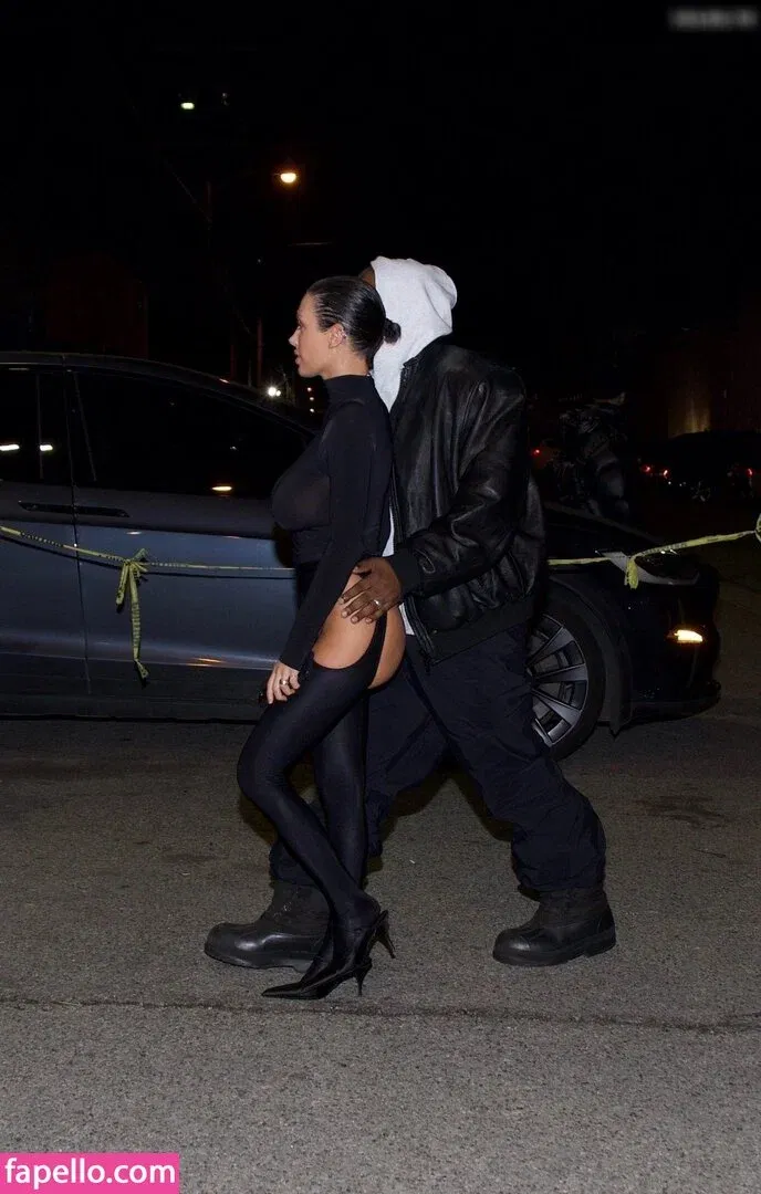 Bianca Censori Onlyfans Photo Gallery 