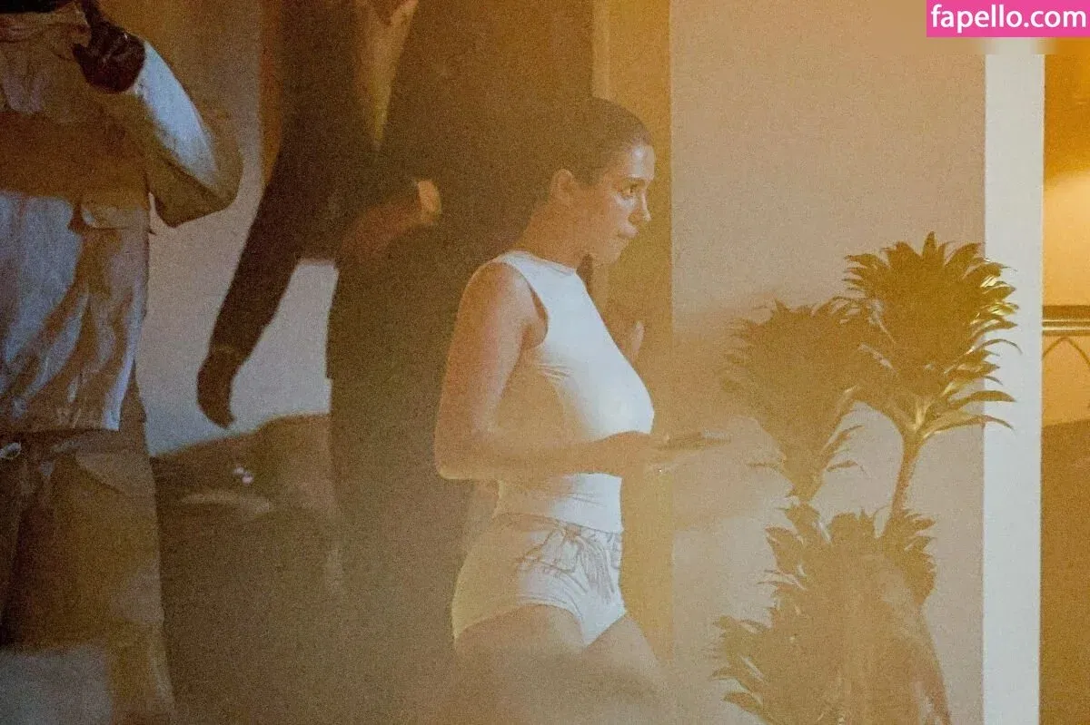 Bianca Censori Onlyfans Photo Gallery 