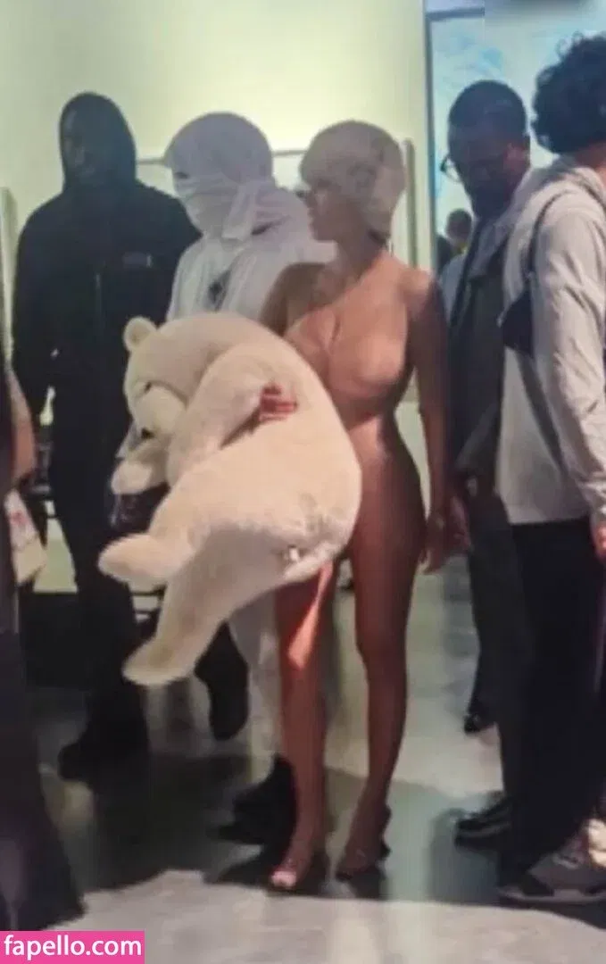 Bianca Censori Onlyfans Photo Gallery 