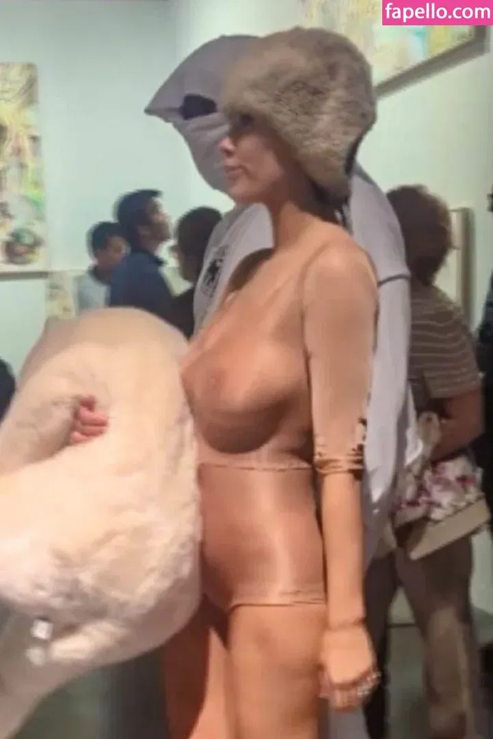 Bianca Censori Onlyfans Photo Gallery 