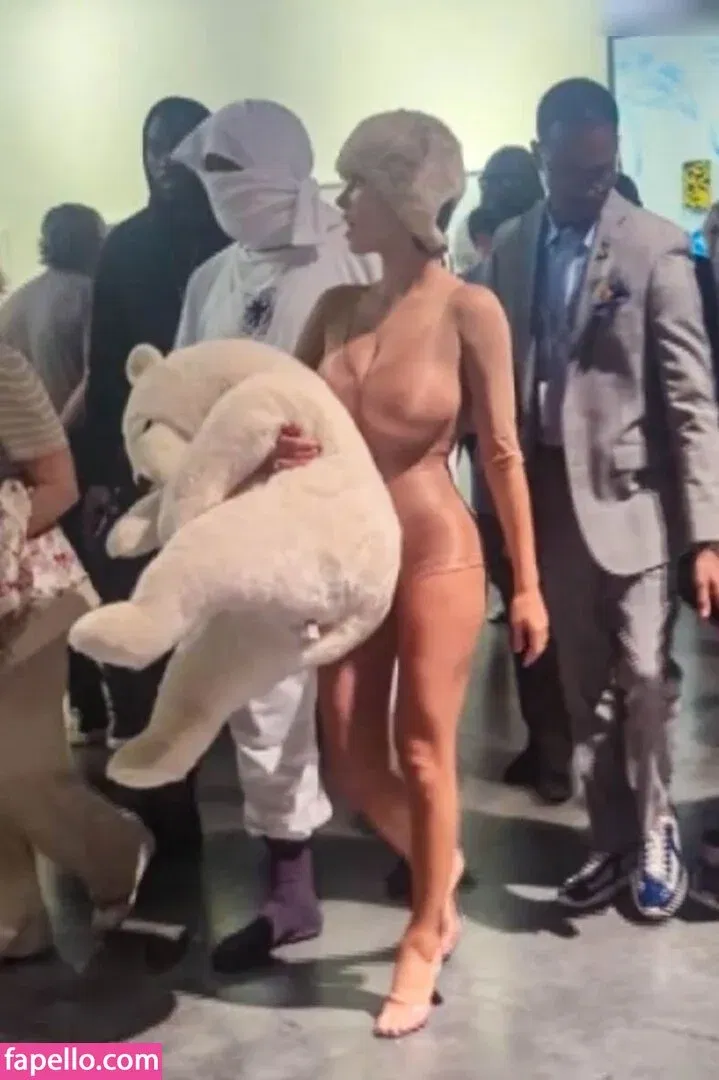 Bianca Censori Onlyfans Photo Gallery 