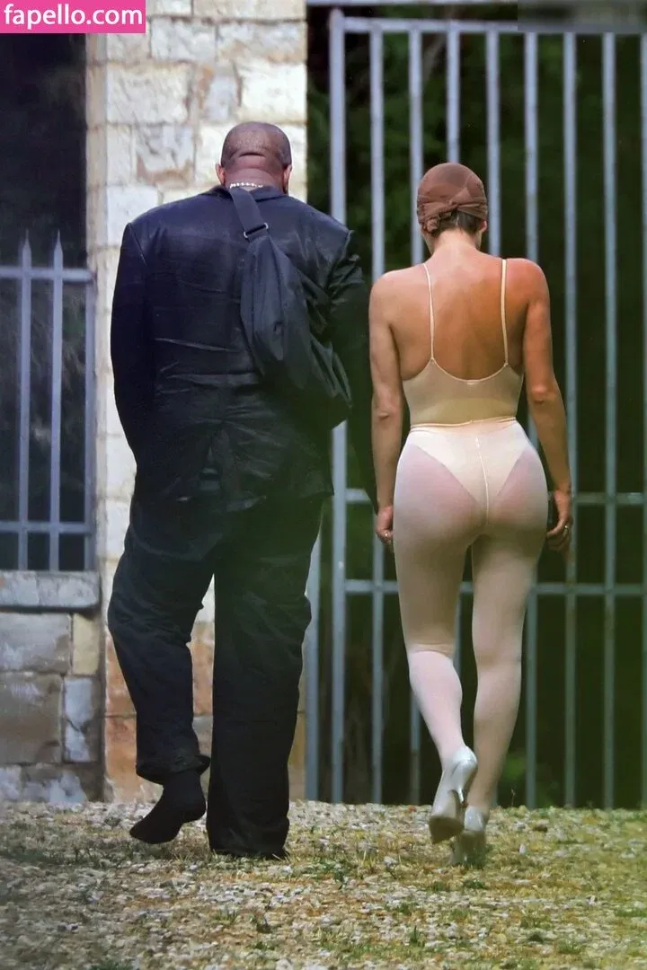 Bianca Censori Onlyfans Photo Gallery 