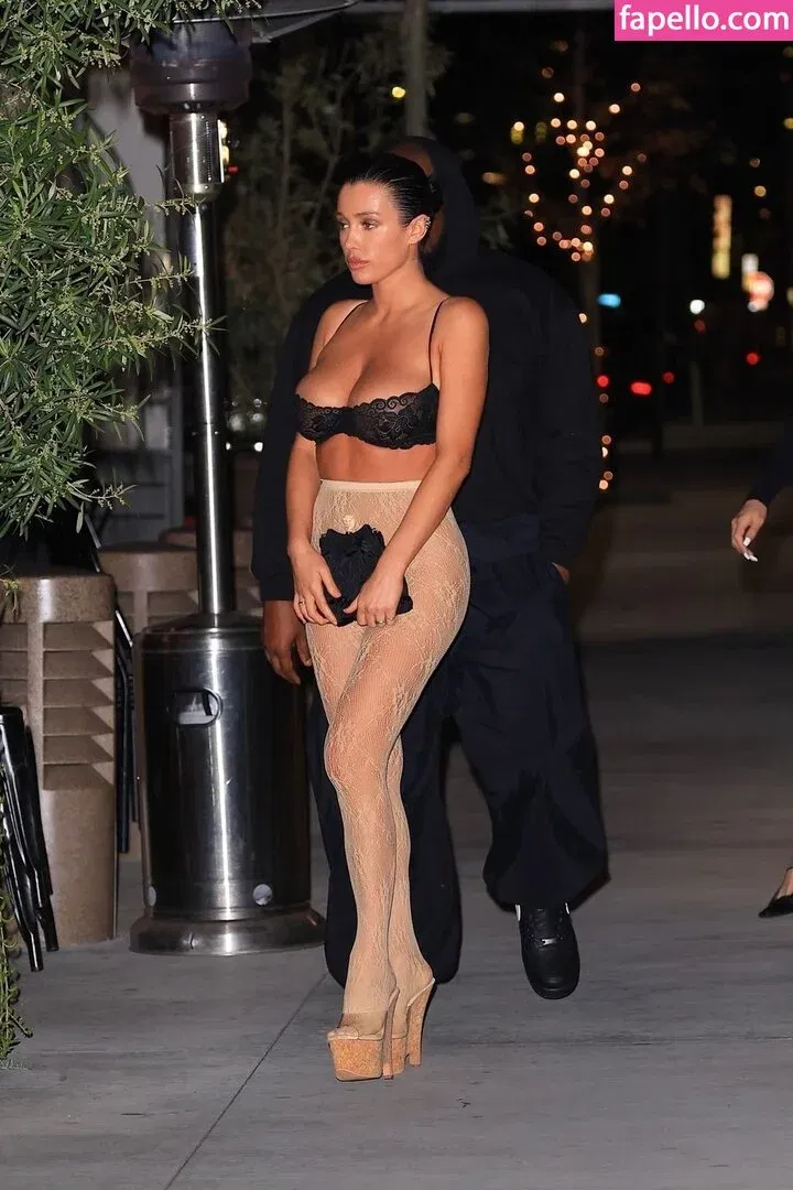 Bianca Censori Onlyfans Photo Gallery 