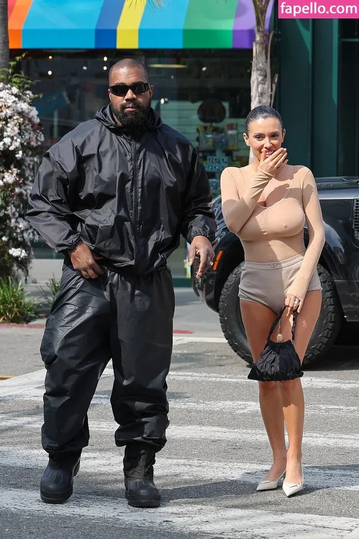 Bianca Censori Onlyfans Photo Gallery 