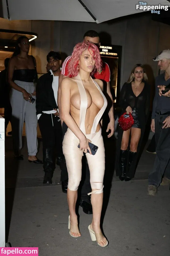 Bianca Censori Onlyfans Photo Gallery 