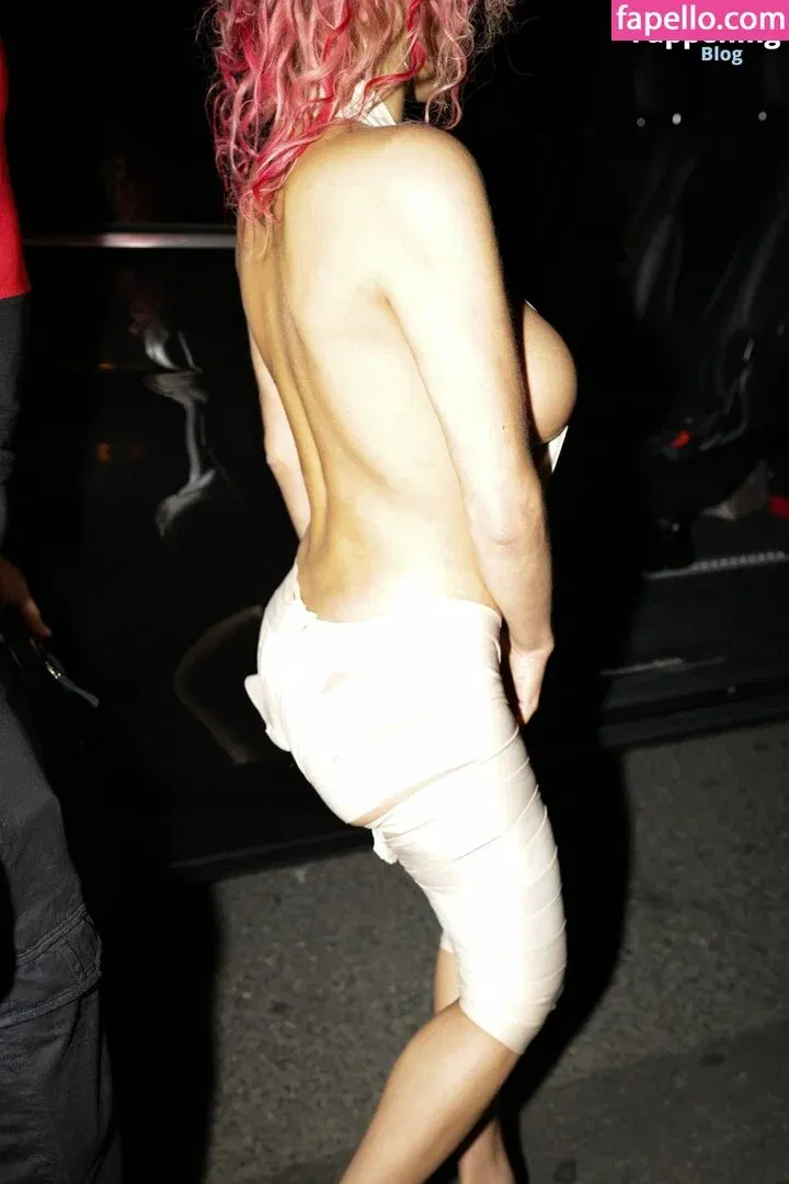 Bianca Censori Onlyfans Photo Gallery 