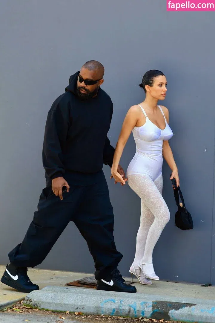 Bianca Censori Onlyfans Photo Gallery 