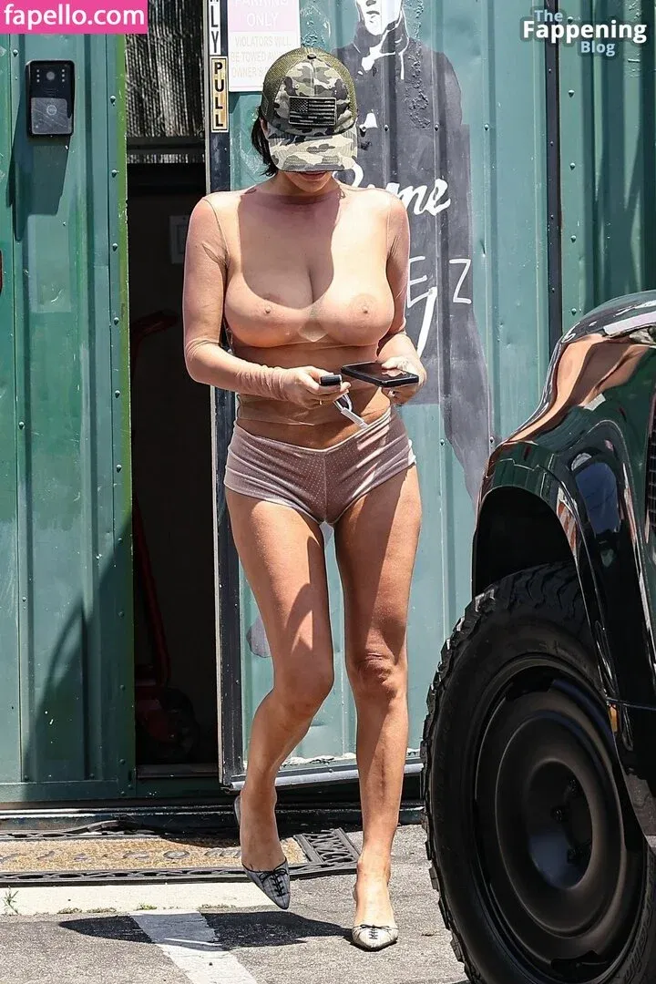 Bianca Censori Onlyfans Photo Gallery 