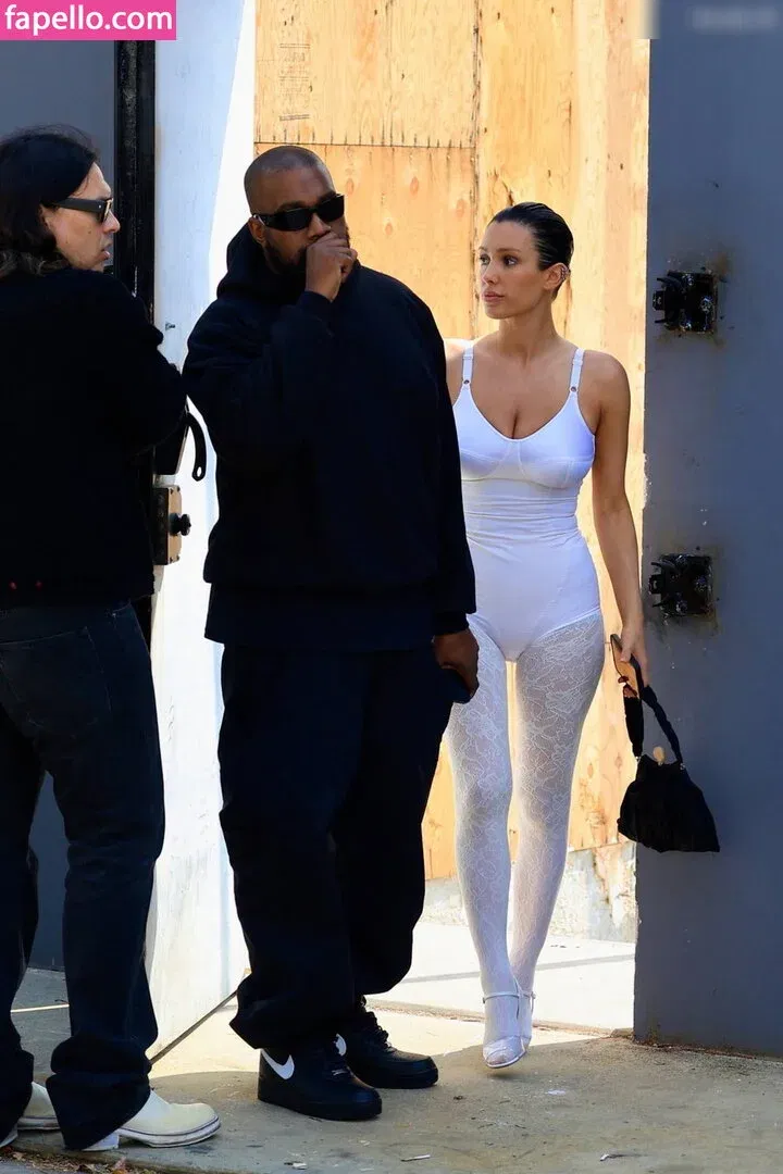 Bianca Censori Onlyfans Photo Gallery 