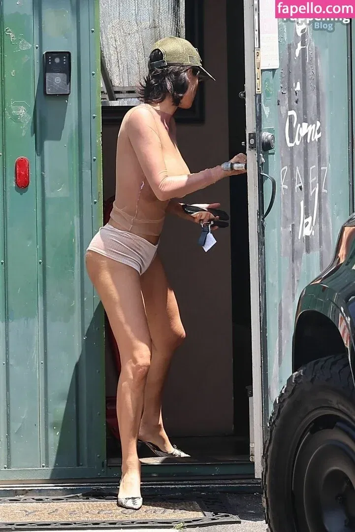 Bianca Censori Onlyfans Photo Gallery 