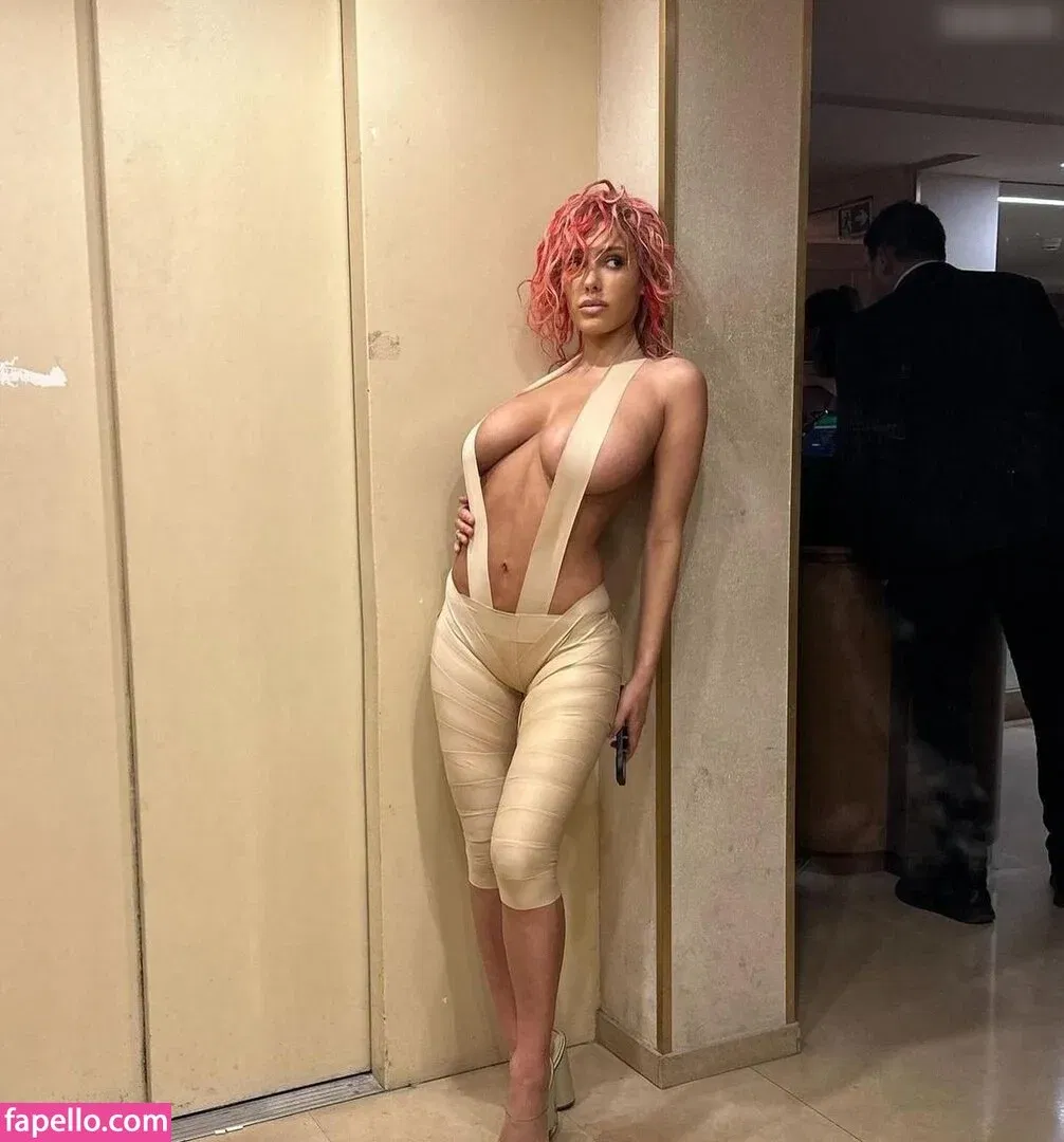 Bianca Censori Onlyfans Photo Gallery 