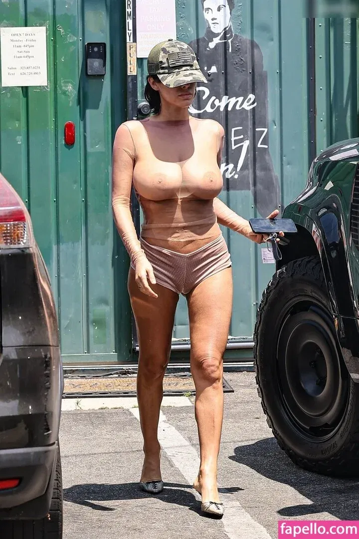 Bianca Censori Onlyfans Photo Gallery 