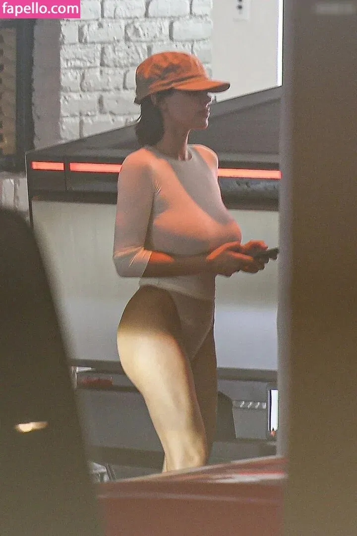 Bianca Censori Onlyfans Photo Gallery 