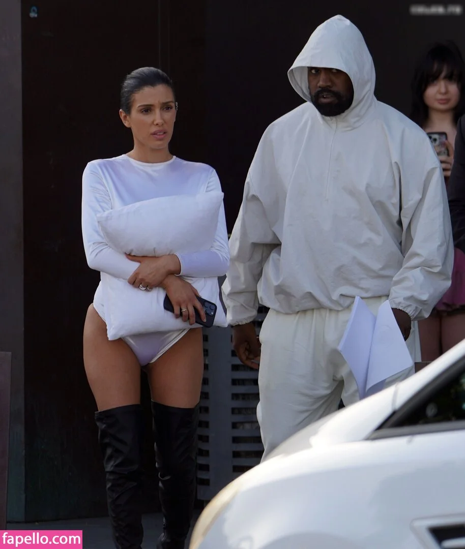 Bianca Censori Onlyfans Photo Gallery 