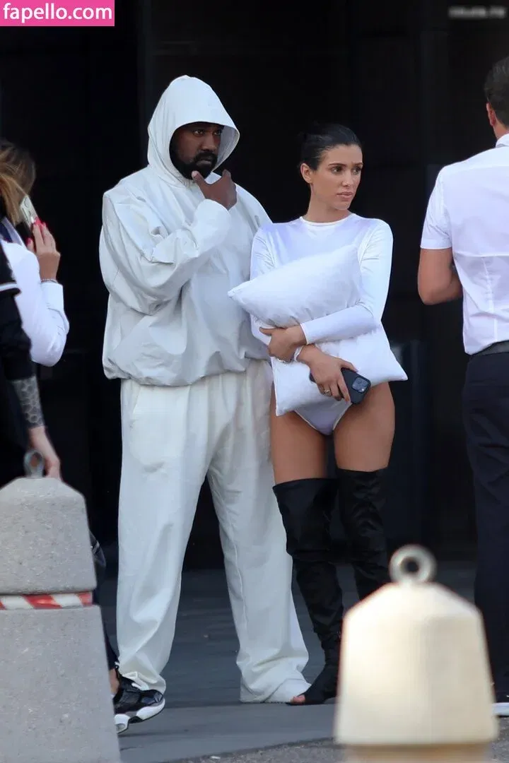 Bianca Censori Onlyfans Photo Gallery 