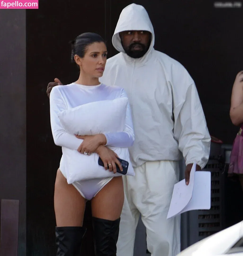 Bianca Censori Onlyfans Photo Gallery 