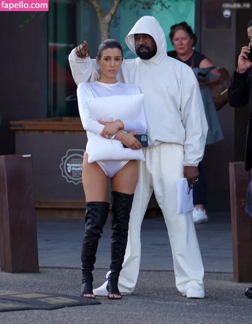 Bianca Censori Onlyfans Photo Gallery 