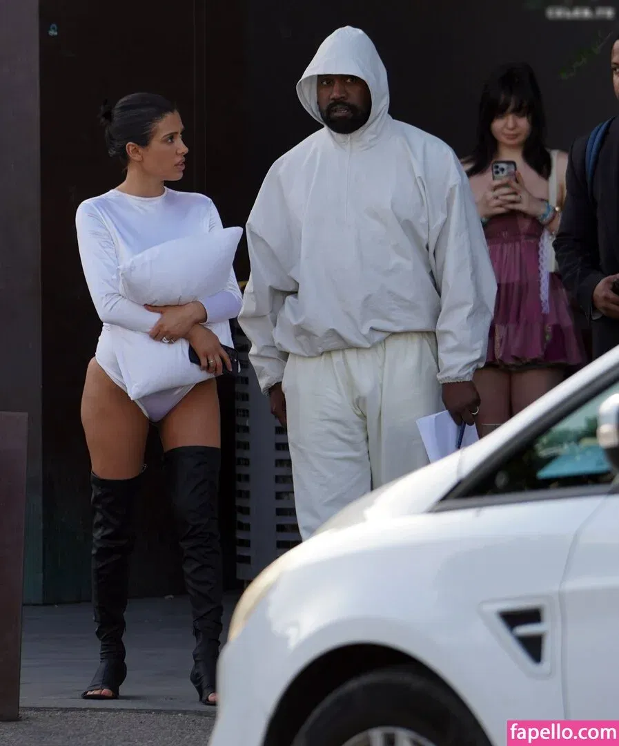 Bianca Censori Onlyfans Photo Gallery 