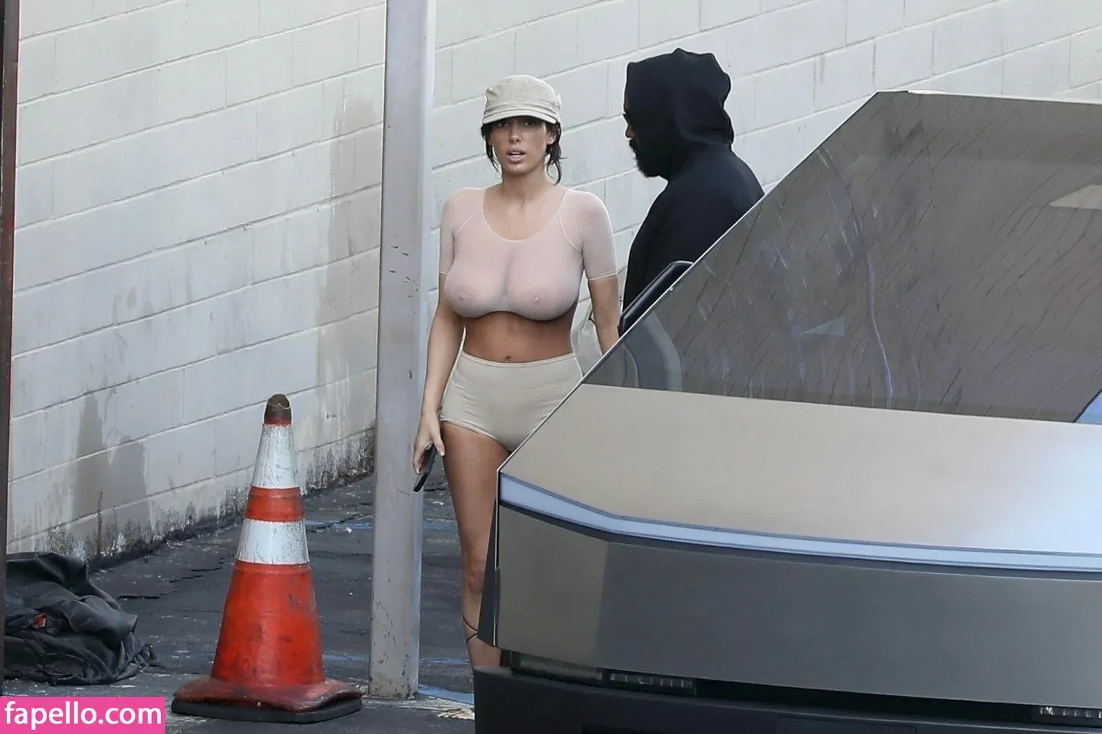 Bianca Censori Onlyfans Photo Gallery 