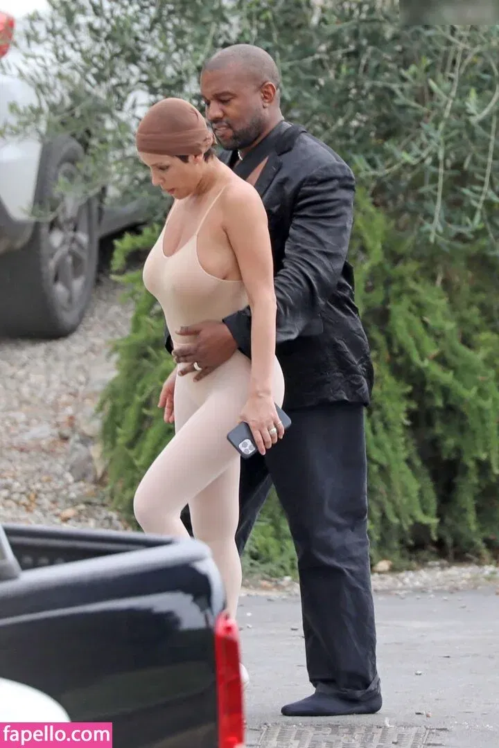 Bianca Censori Onlyfans Photo Gallery 