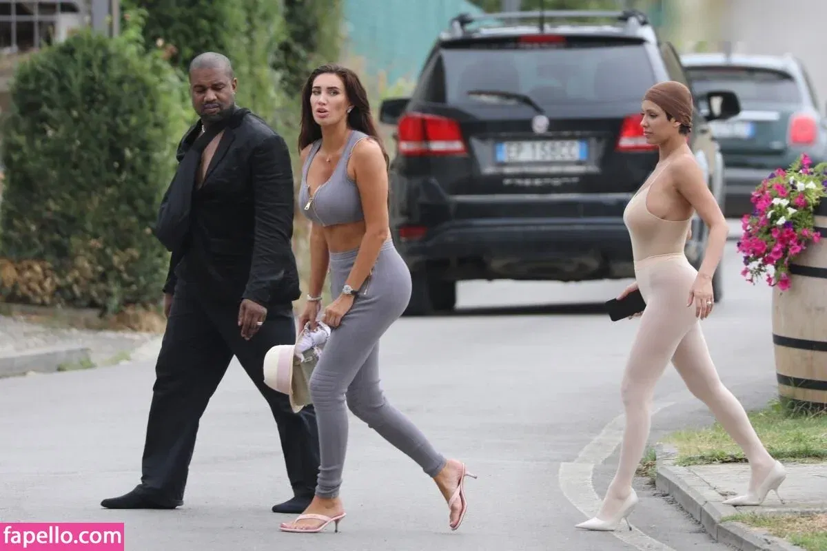 Bianca Censori Onlyfans Photo Gallery 