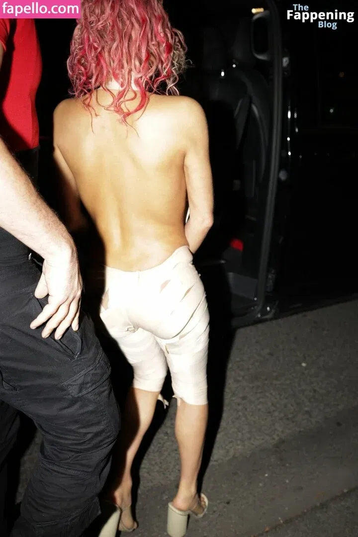 Bianca Censori Onlyfans Photo Gallery 